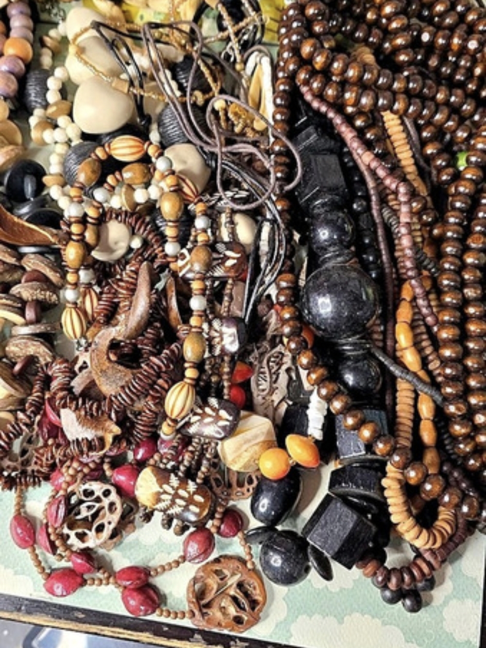 Wood Glass Plastic 75 Piece Assorted Mixed Jewelry Bundle 5lb 11 Oz - Picture 15 of 15